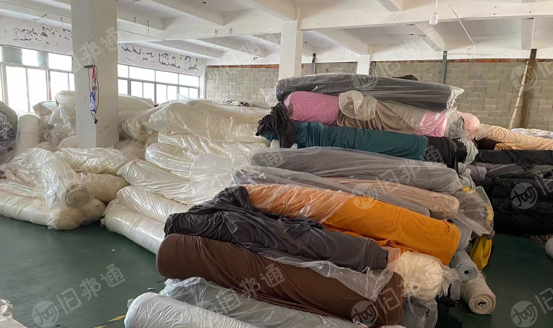 长期出售库存绒布，单面绒，仿超柔库存布，门幅克重不一，现货有四五吨，货在浙江绍兴