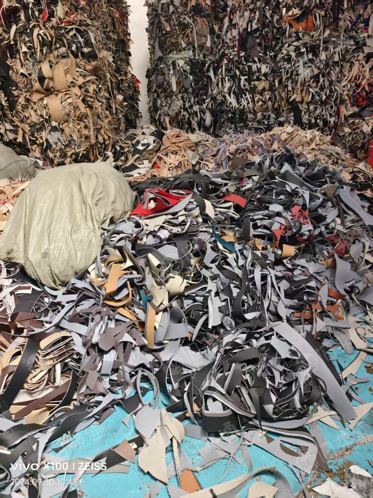 长期大量出售汽车皮革下脚料，汽车坐垫PVC皮革边角料，环保和不环保都有，月供1400吨