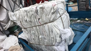 长期出售废旧干造吨包袋，装颗粒下来，里面有衬袋，月供100吨，货在浙江台州