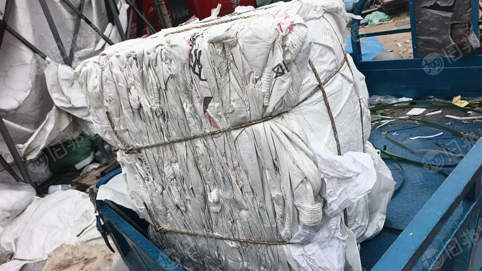 长期出售废旧干造吨包袋，装颗粒下来，里面有衬袋，月供100吨，货在浙江台州