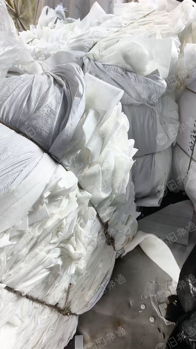长期出售白色涤纶吸音棉边角料，隔音棉边料，月供60-70吨，货在浙江台州
