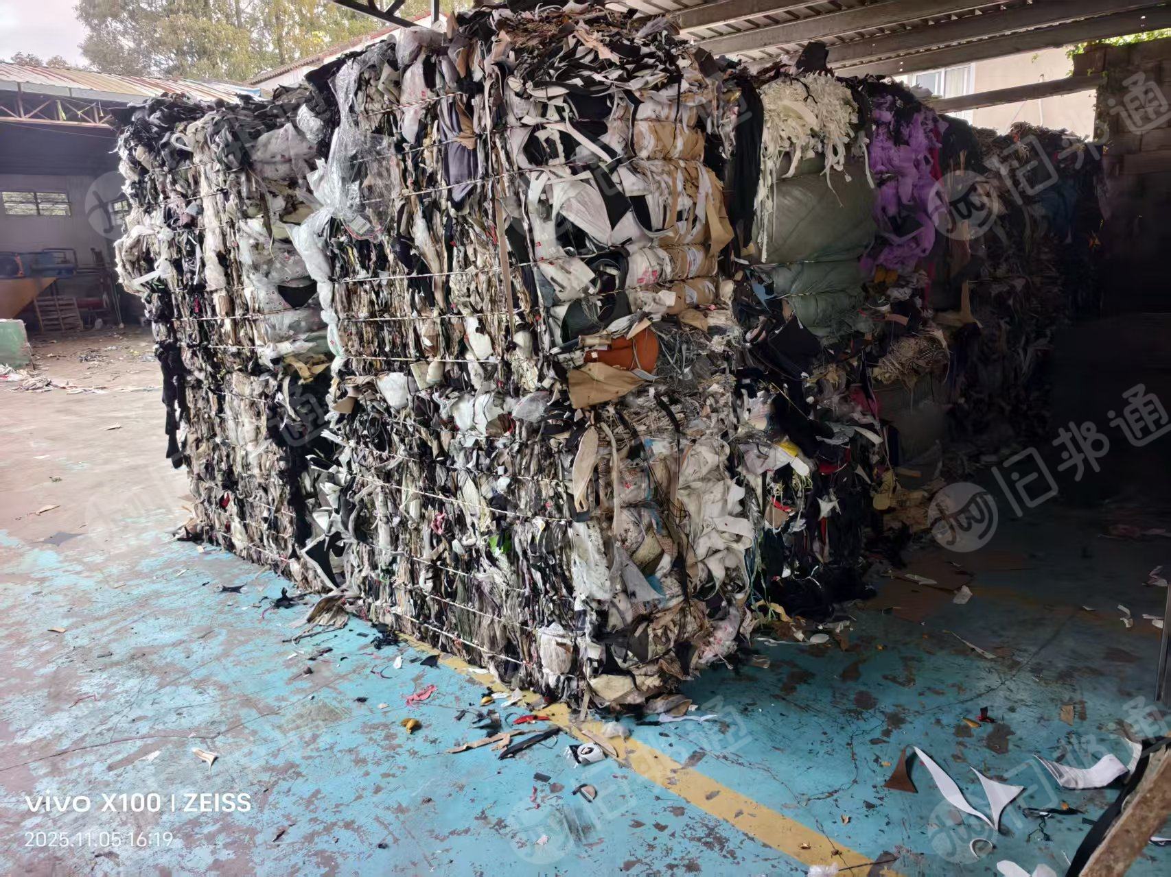 长期出售废纺黑料，废布，下脚料，燃烧料，月供几百来吨，厂在浙江台州