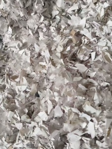 出售白色PVC吸塑膜破碎料，吨包装，现货几吨