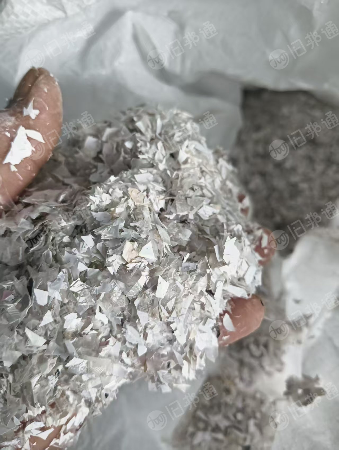 出售白色PVC吸塑膜破碎料，吨包装，现货几吨