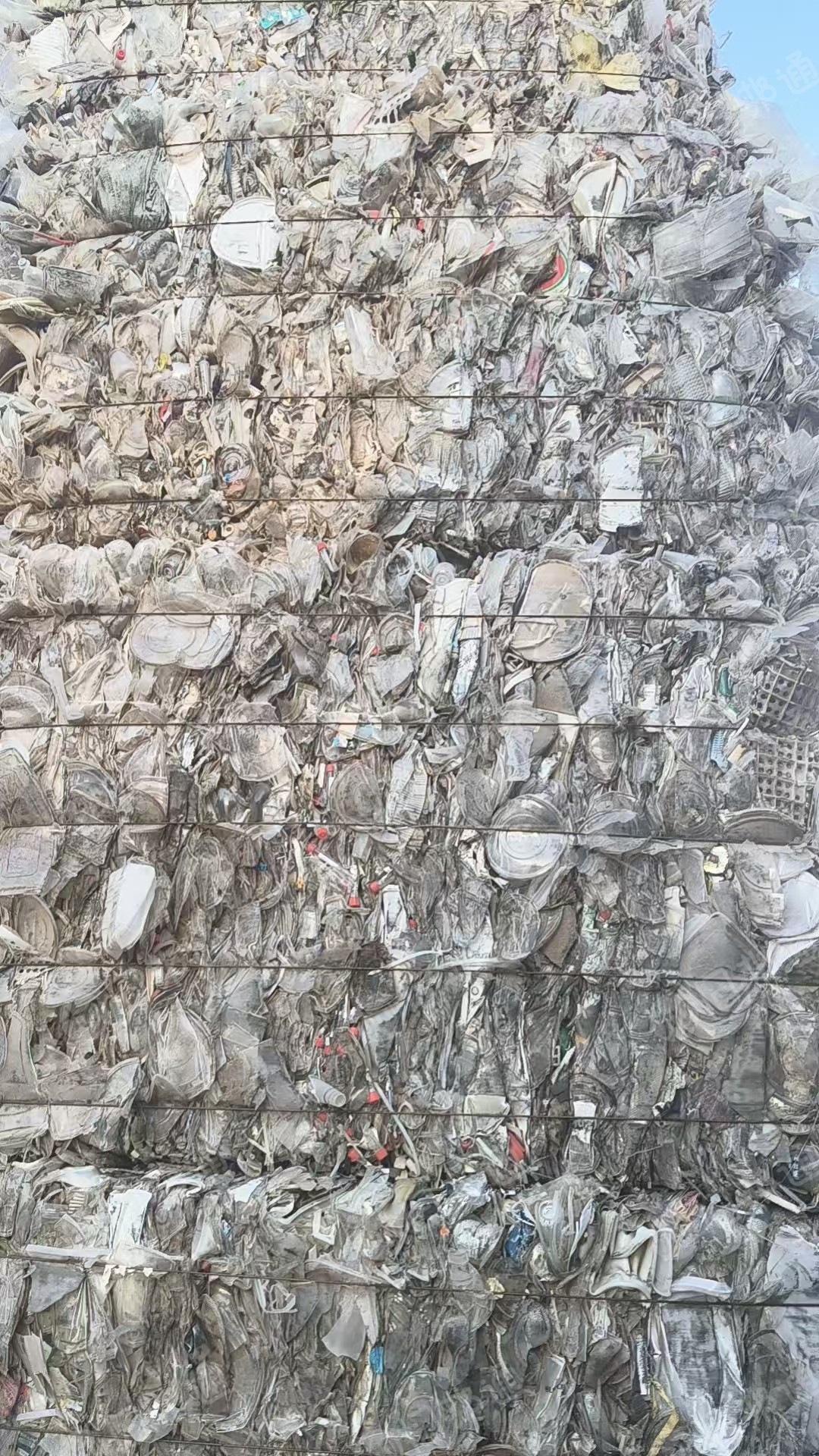 出售餐盒压块、透明丙毛料，现货30吨