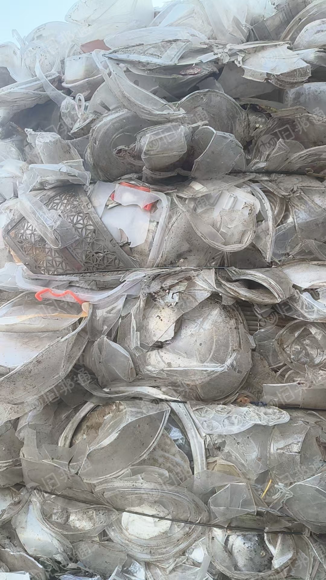 出售餐盒压块、透明丙毛料，现货30吨