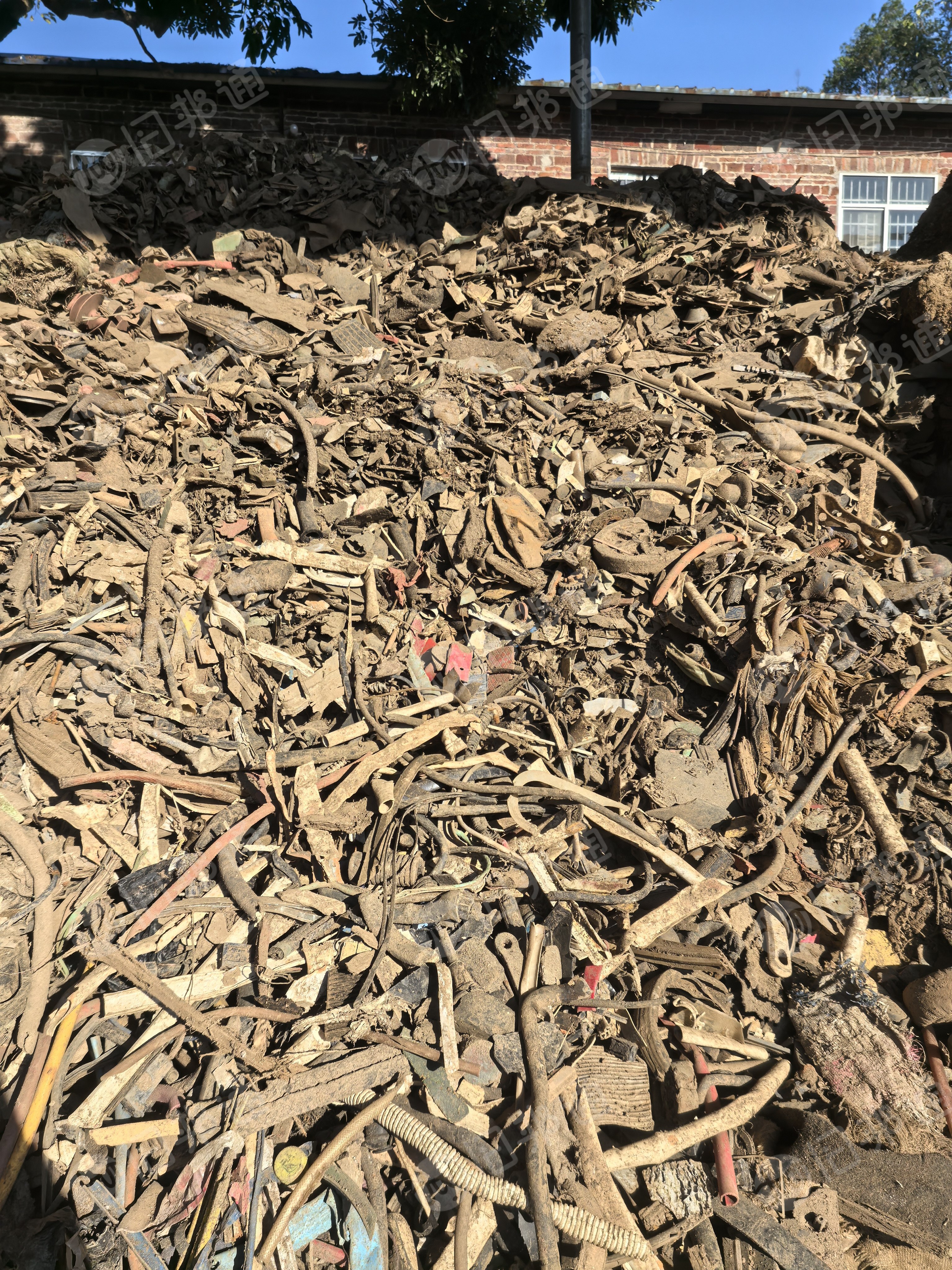 出售场地橡胶杂料，橡胶塑料混合