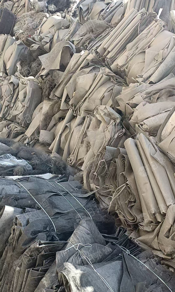 长期出售涤锦复合无纺布废料，锦纶含量32%-35%