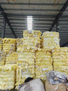 厂家长期收购废淋膜纸，黄色，本色，牛皮纸混合料