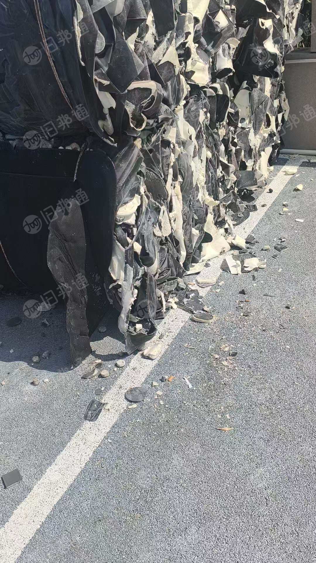 长期出售EVA汽车内饰料，有的是光皮有带发泡剂，月供60吨，货在浙江杭州