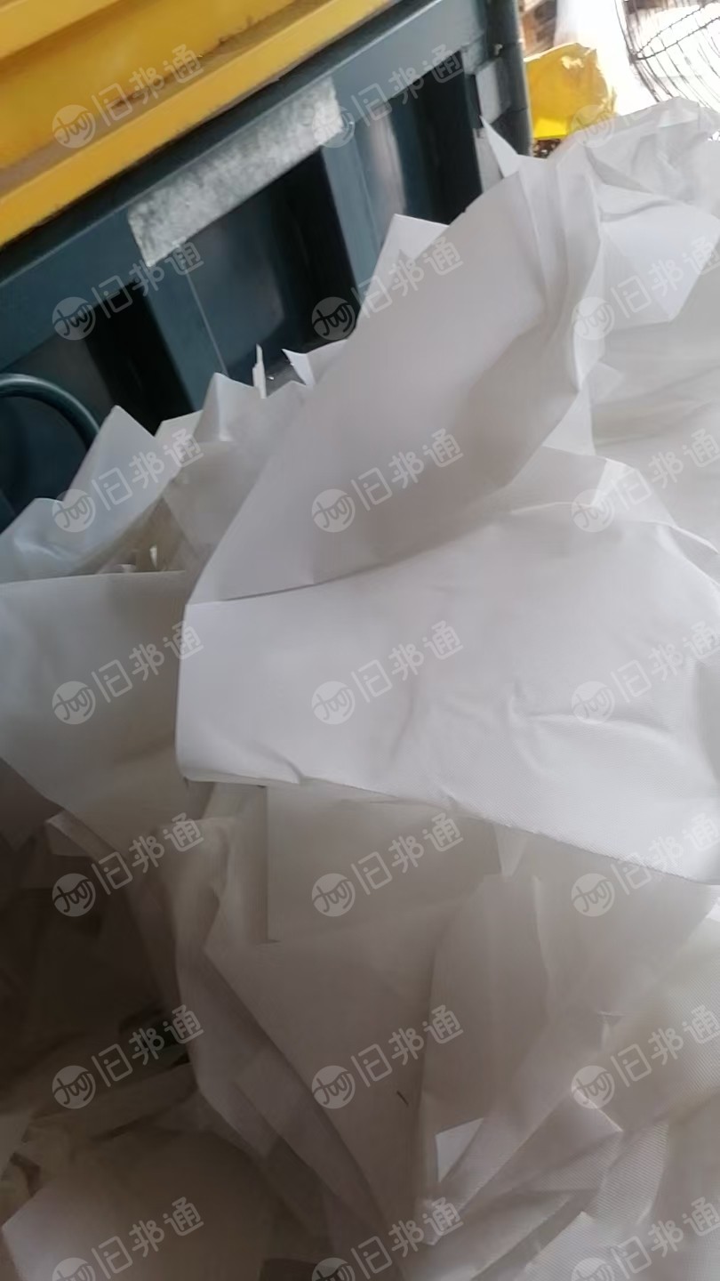 长期出售PP无纺布复合PVC无纺布，含30%PVC，都是压好包的，每个月9米6一车，货在江西赣州