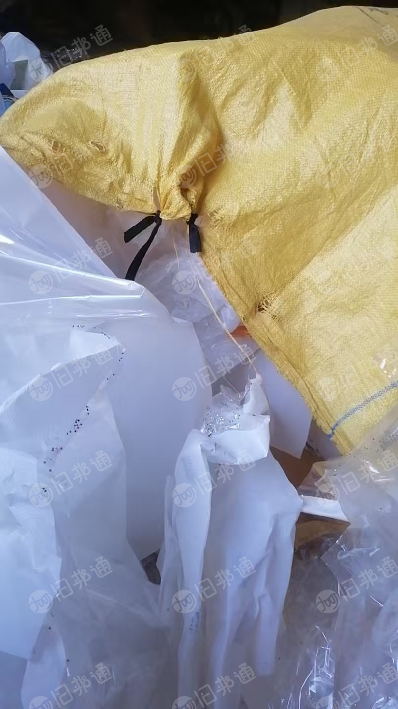 长期出售PP无纺布复合PVC无纺布，含30%PVC，都是压好包的，每个月9米6一车，货在江西赣州