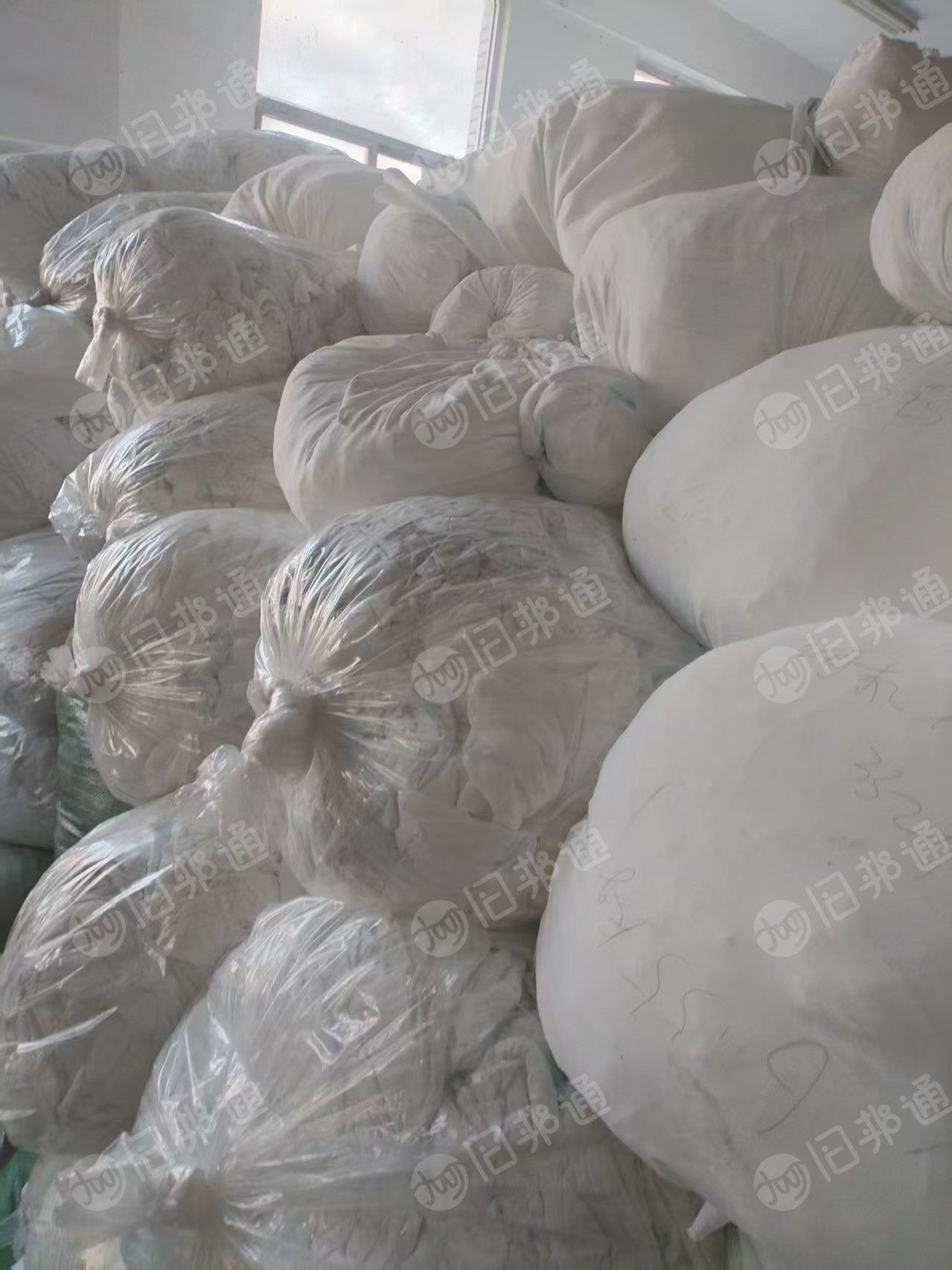 长期出售白色废布，涤氨锦氨混在一起，现货十几吨，开花用，货在福建福州