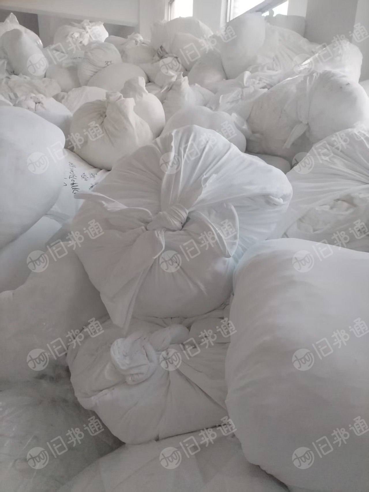 长期出售白色废布，涤氨锦氨混在一起，现货十几吨，开花用，货在福建福州