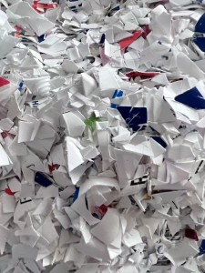 出售PE化妆品软管破碎料，月供200吨