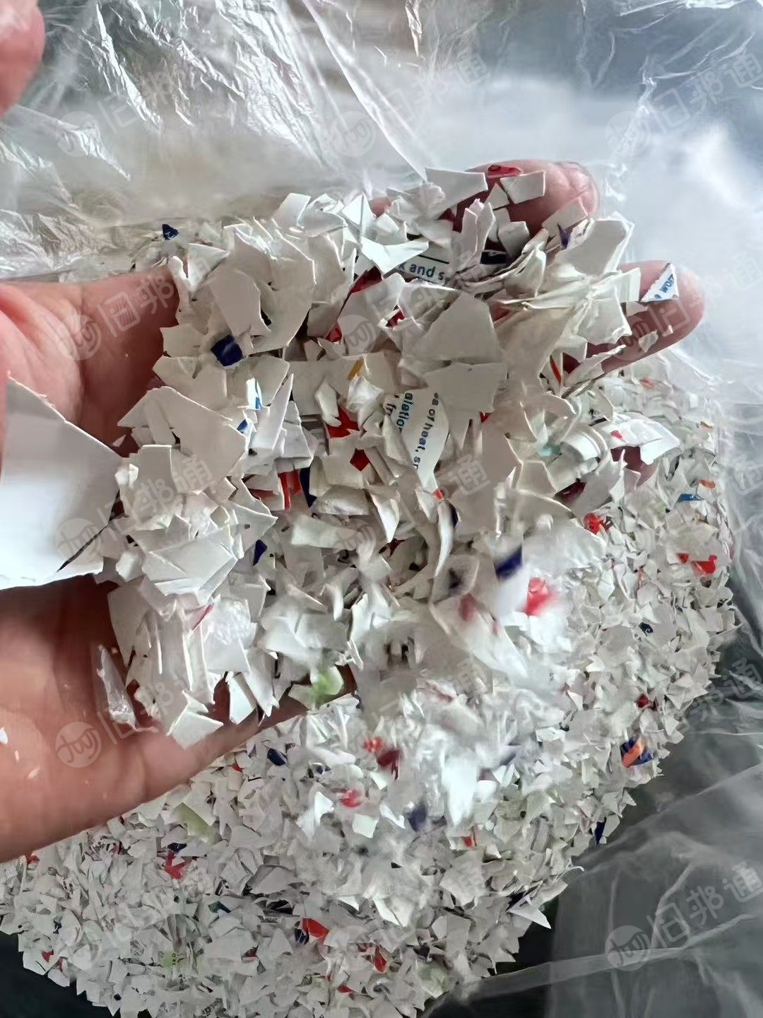 出售PE化妆品软管破碎料，月供200吨