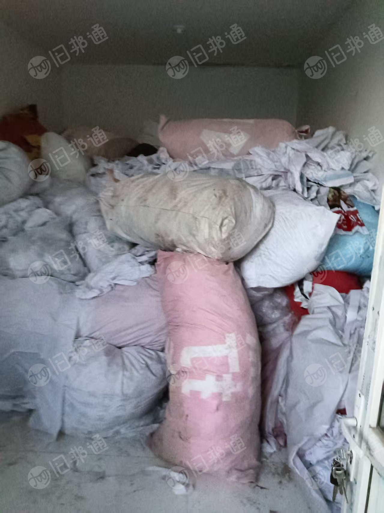 出售PVC软膜，广告公司下来的，做灯箱的下脚料，现货9.6米一车