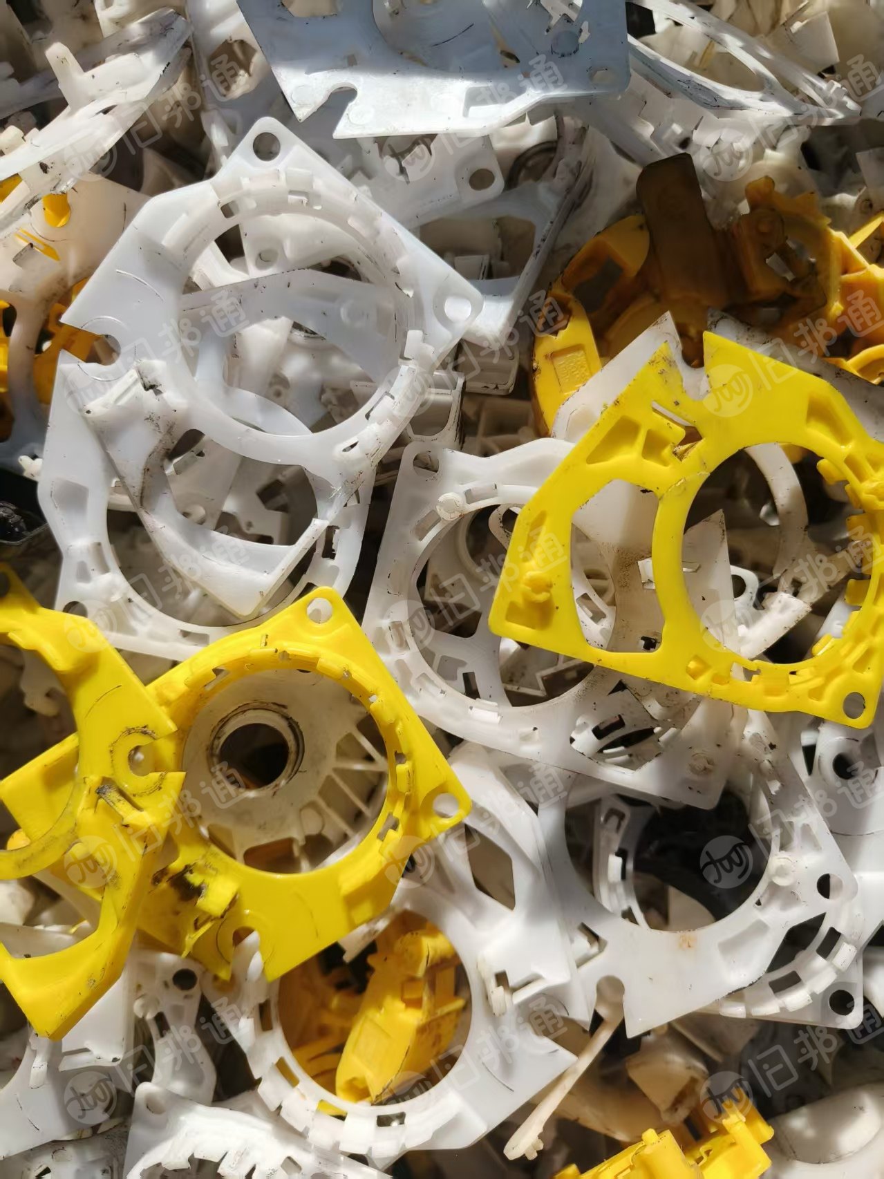 出售安全带拆解下来的废旧塑料