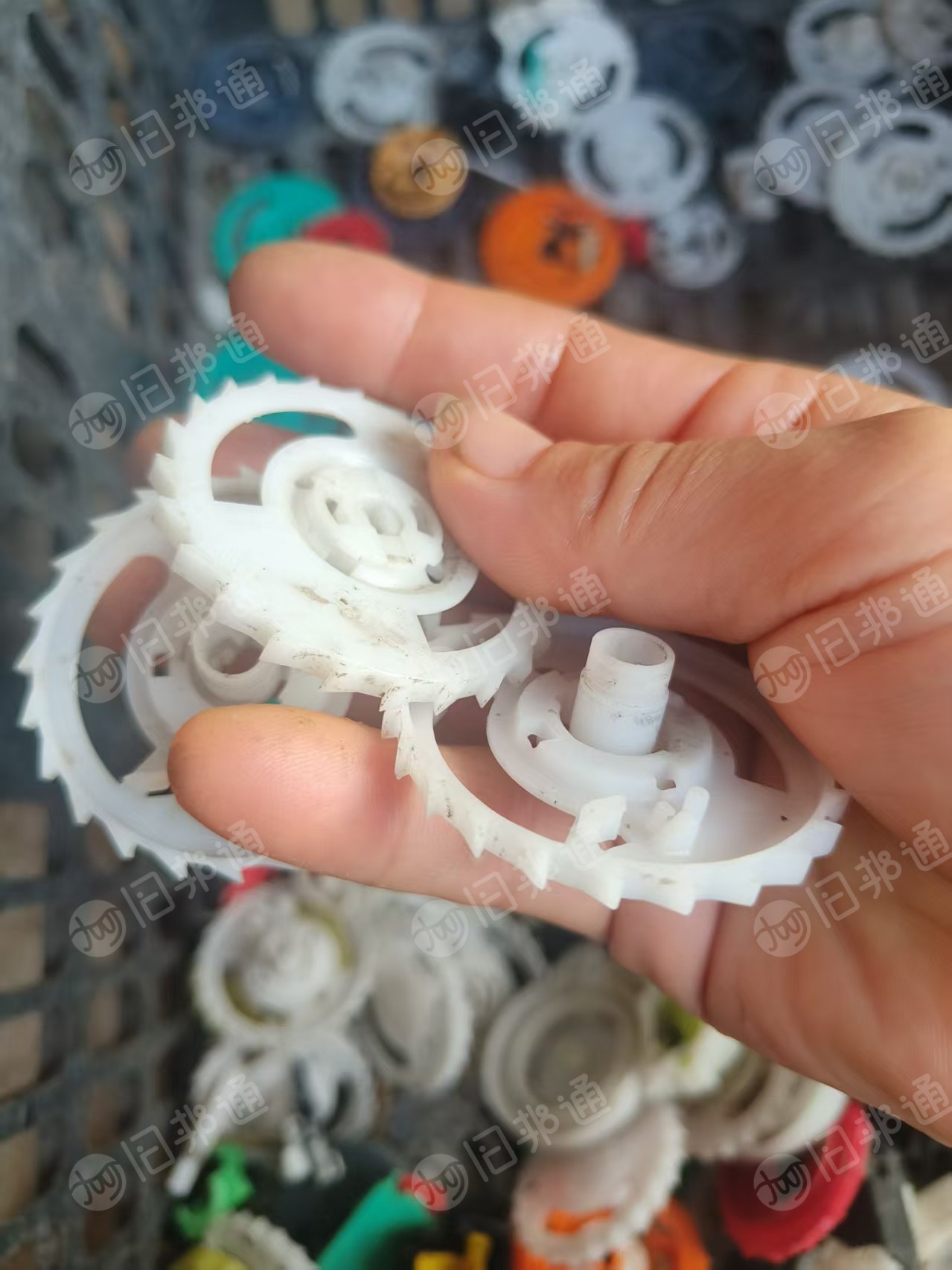 出售安全带拆解下来的废旧塑料