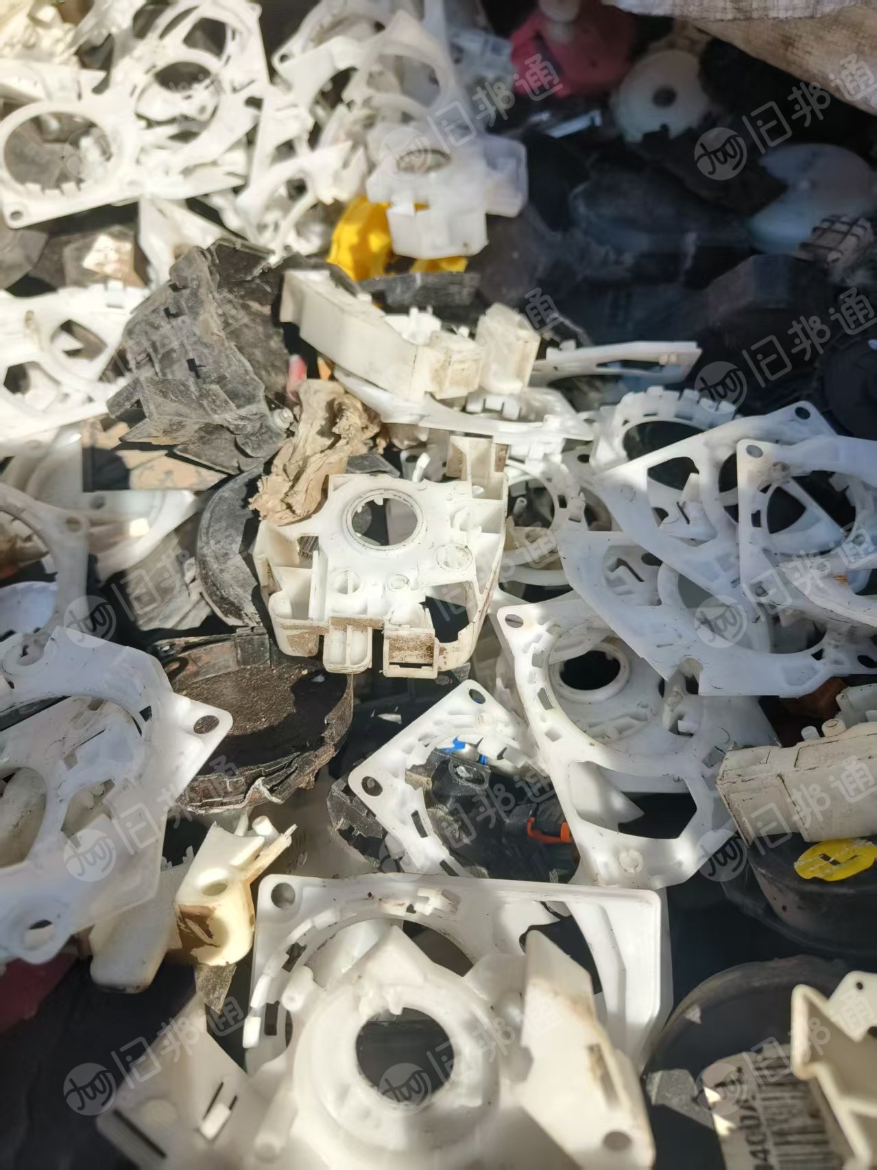 出售安全带拆解下来的废旧塑料