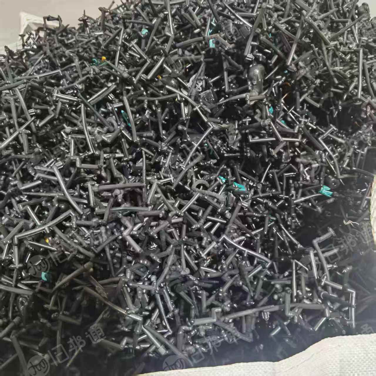 出售PVC数据线水口料，黑白各半