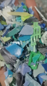 出售红蓝丙破碎料，黑丙破碎料，花丙破碎料