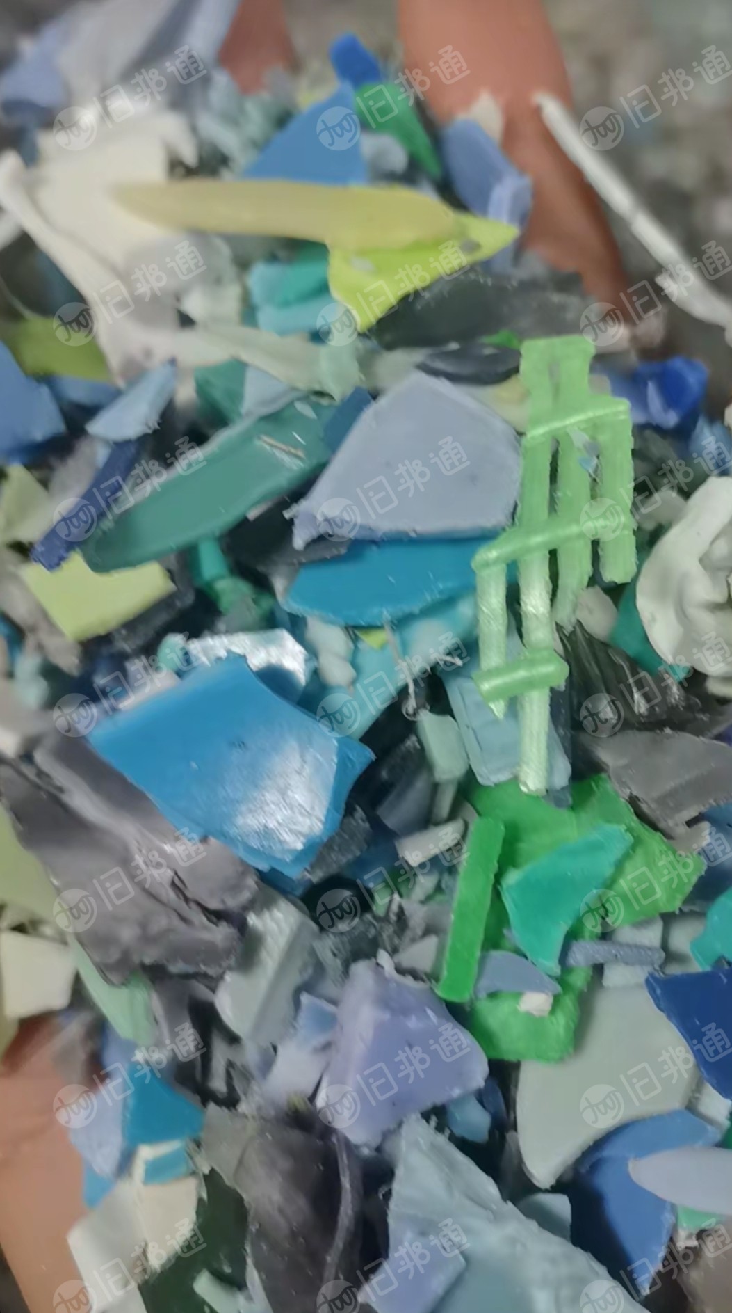 出售红蓝丙破碎料，黑丙破碎料，花丙破碎料