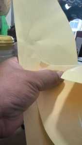 出售淋膜纸废料，有黄色和白色