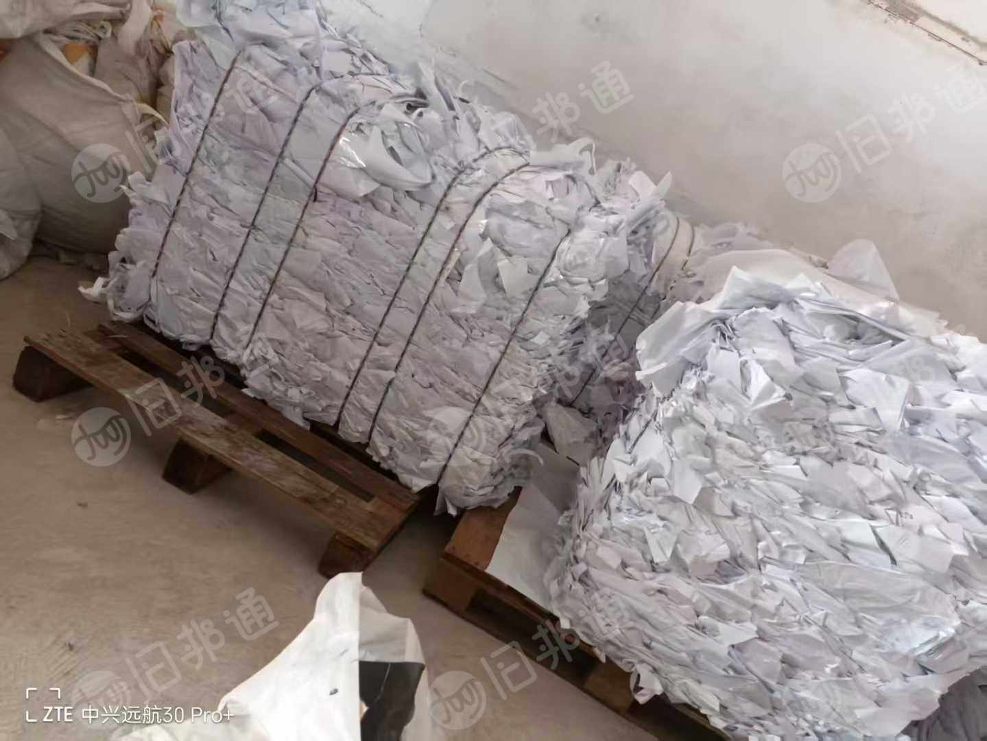 出售淋膜纸废料，有黄色和白色