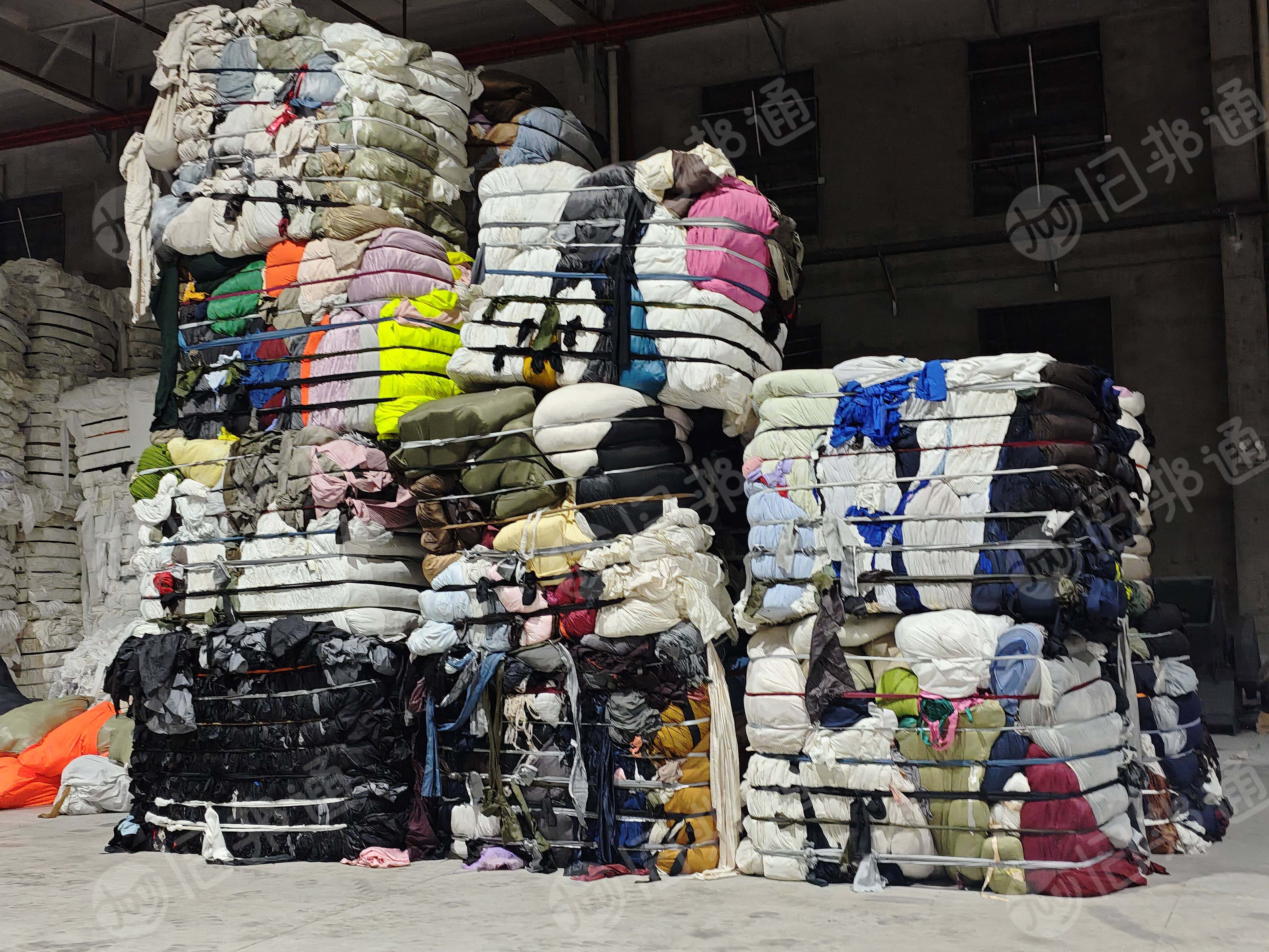 长期回收回收涤纶布，涤纶丝料，涤纶毛料，涤纶造粒料。