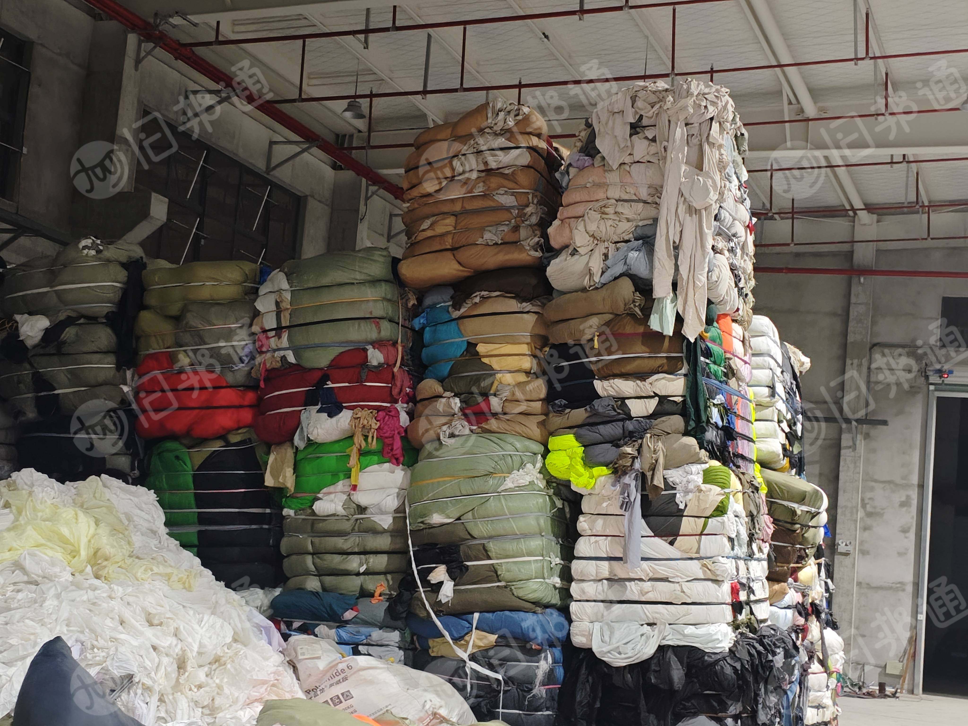 长期回收回收涤纶布，涤纶丝料，涤纶毛料，涤纶造粒料。