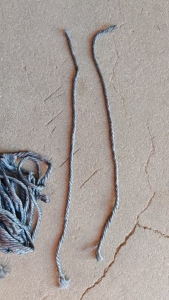 长期出售做拖把下来的涤纶低弹丝，涤纶废丝，300D的，4.5公分长，有灰色，蓝色，紫色