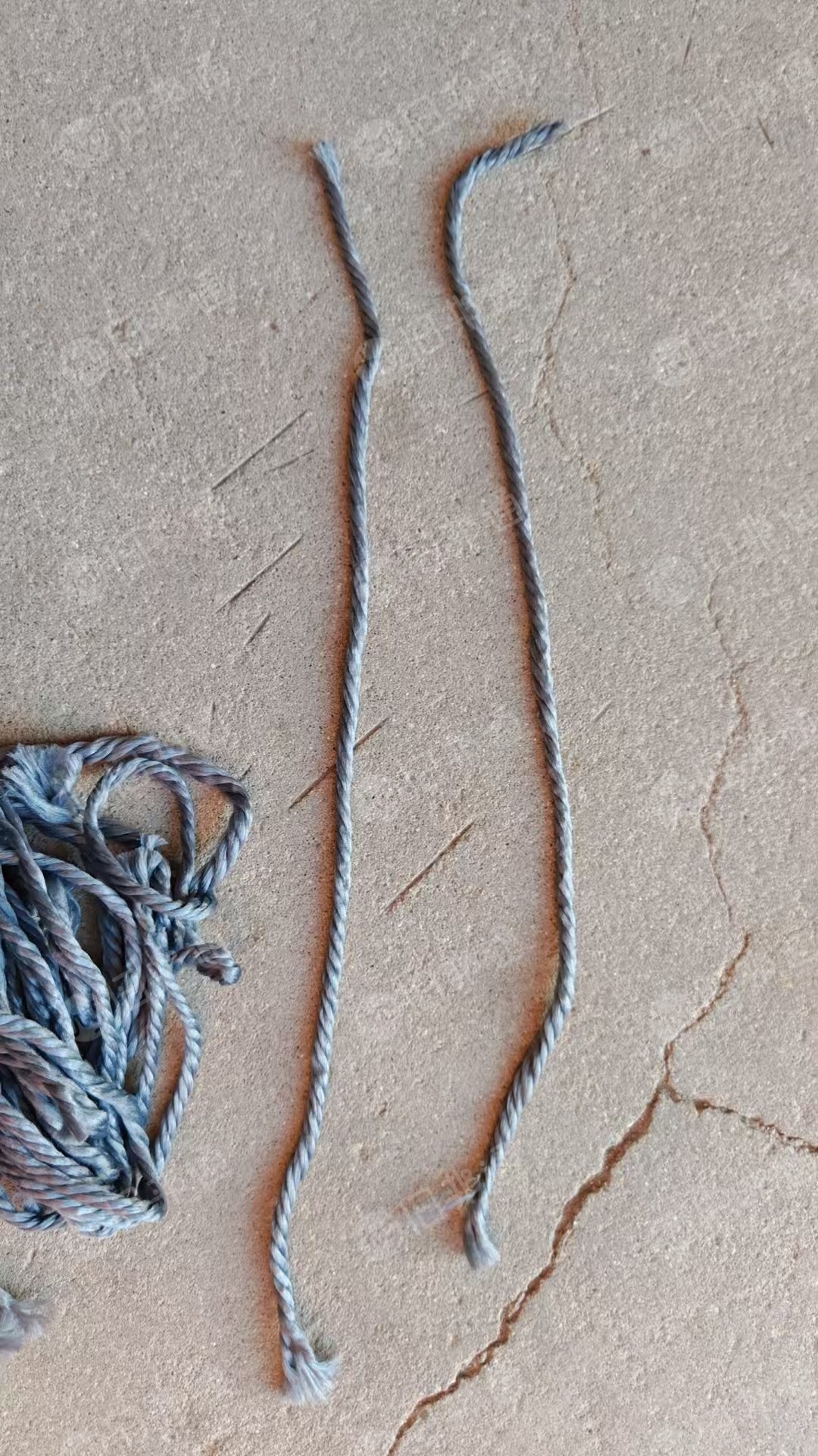 长期出售做拖把下来的涤纶低弹丝,涤纶废丝,300D的,4.5公分长,有灰色,蓝色,紫色