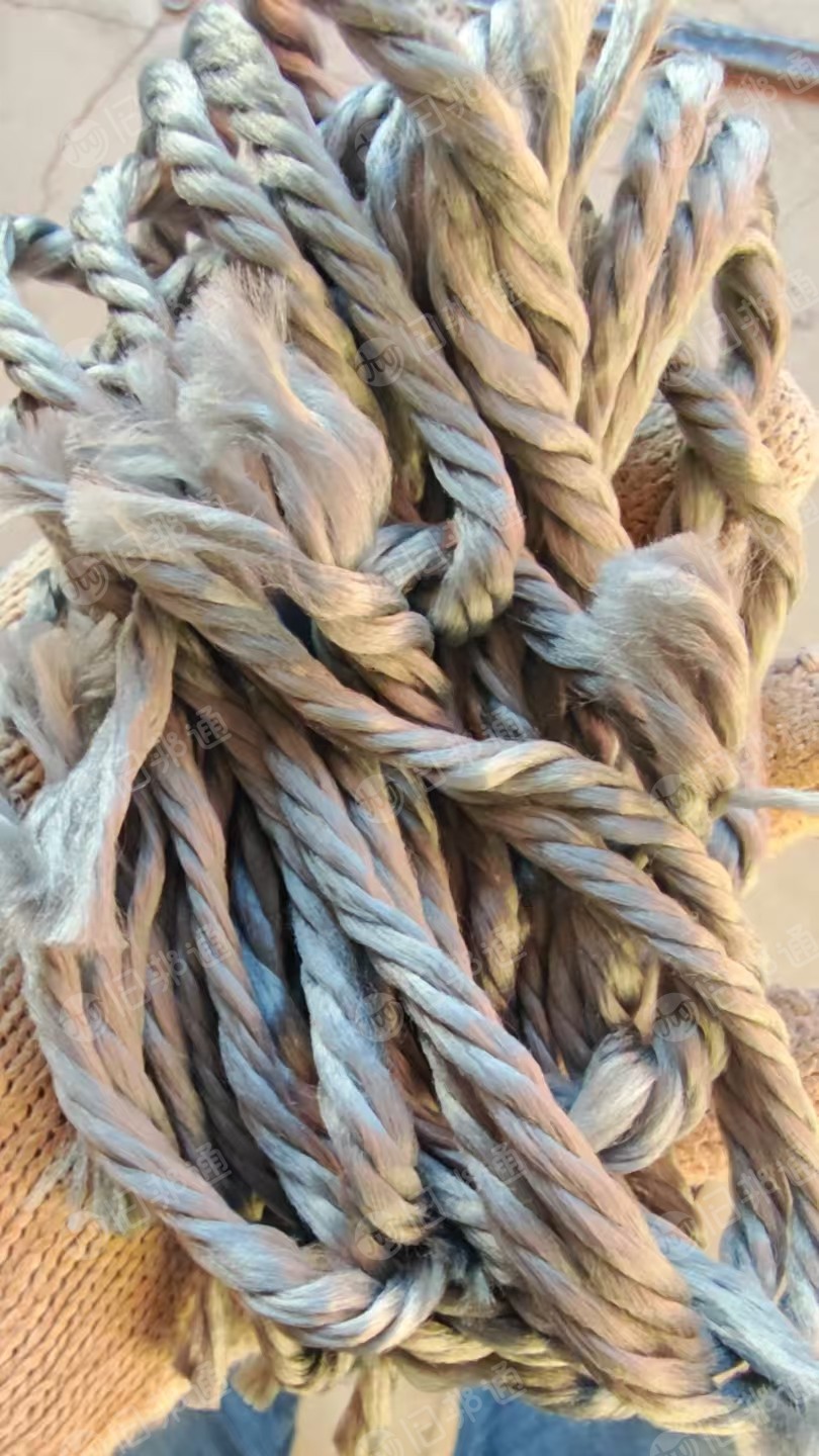 长期出售做拖把下来的涤纶低弹丝，涤纶废丝，300D的，4.5公分长，有灰色，蓝色，紫色