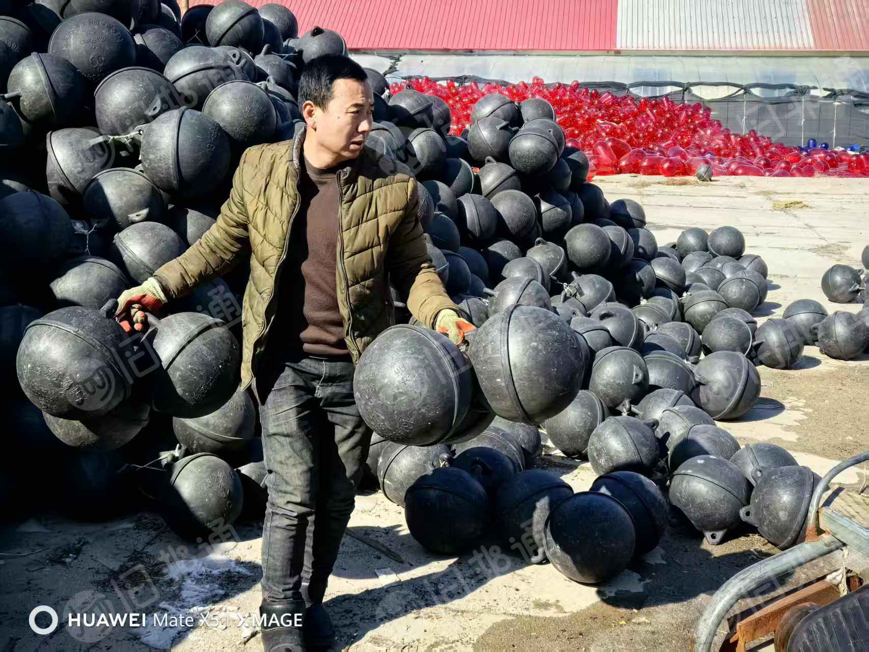 出售低压养殖浮球破碎料，月供300吨