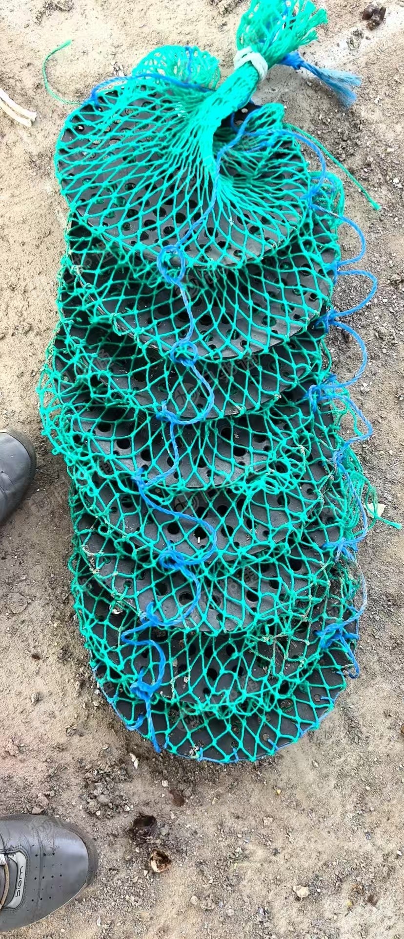 出售低压养殖浮球破碎料，月供300吨