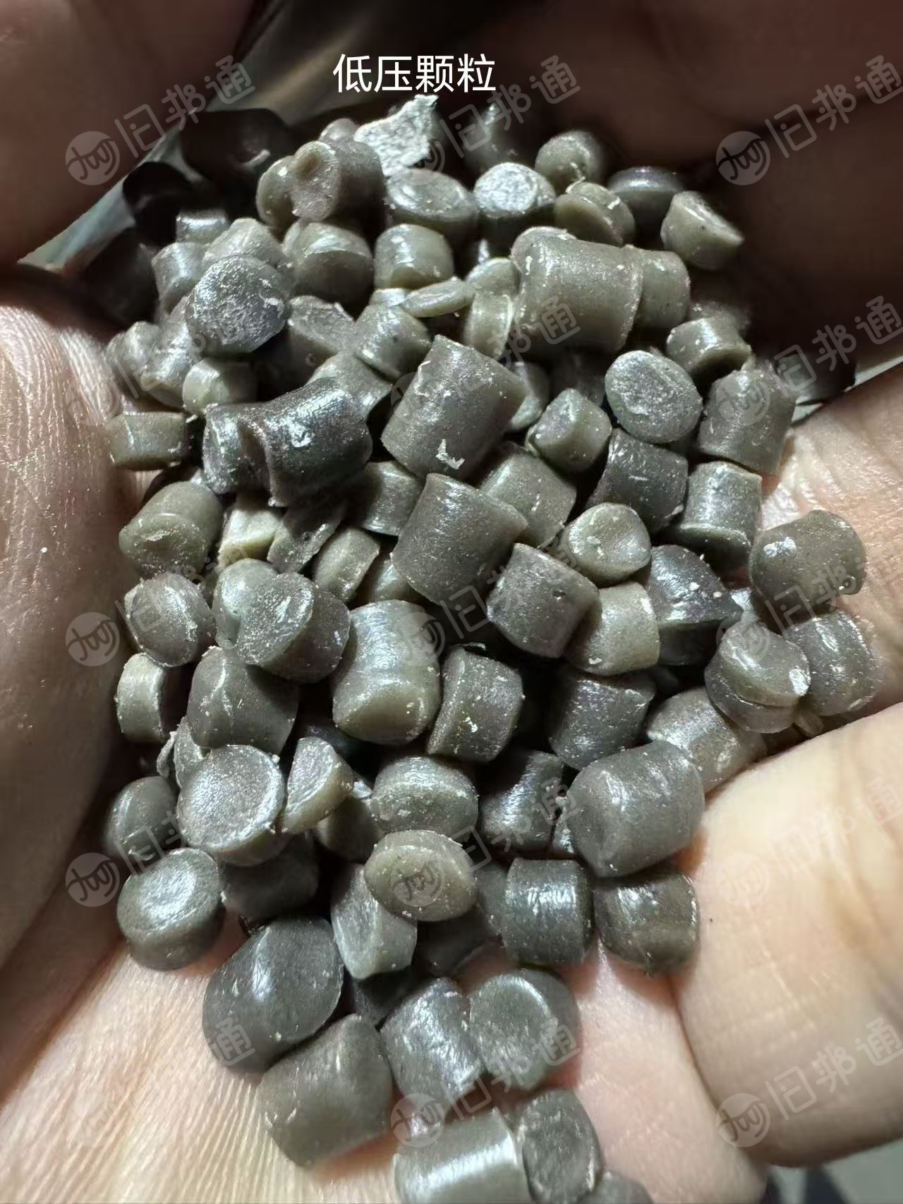 长期出售各种PE颗粒，二级高压颗粒，低压颗粒，杂膜颗粒等