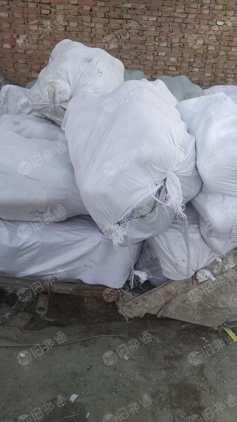 现货处理一批涤纶纱线库存纱线，地毯厂下来的，涤纶材质，有几种颜色，做绳子用的，现货10吨