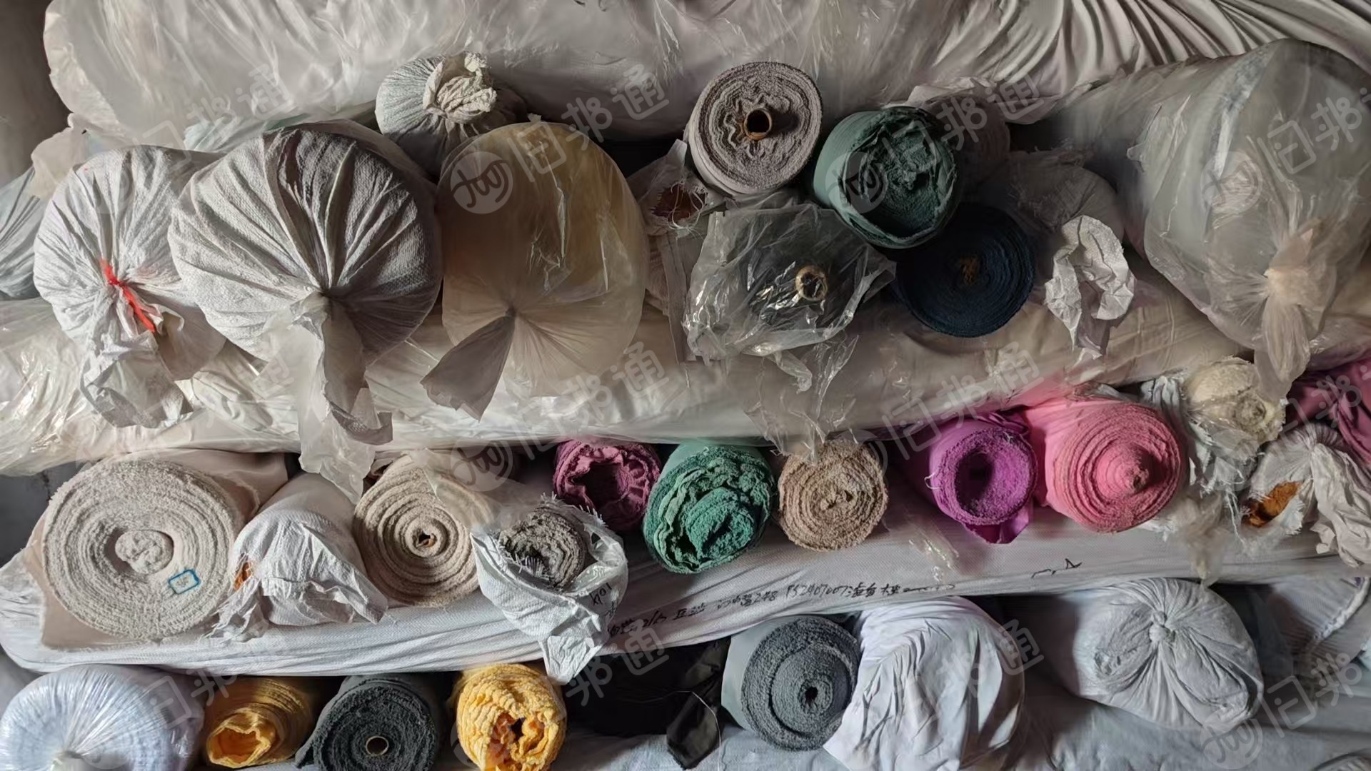 长期出售库存布染色布印花布本白漂白卷布，外贸床盖，凉感丝，货在江苏南通