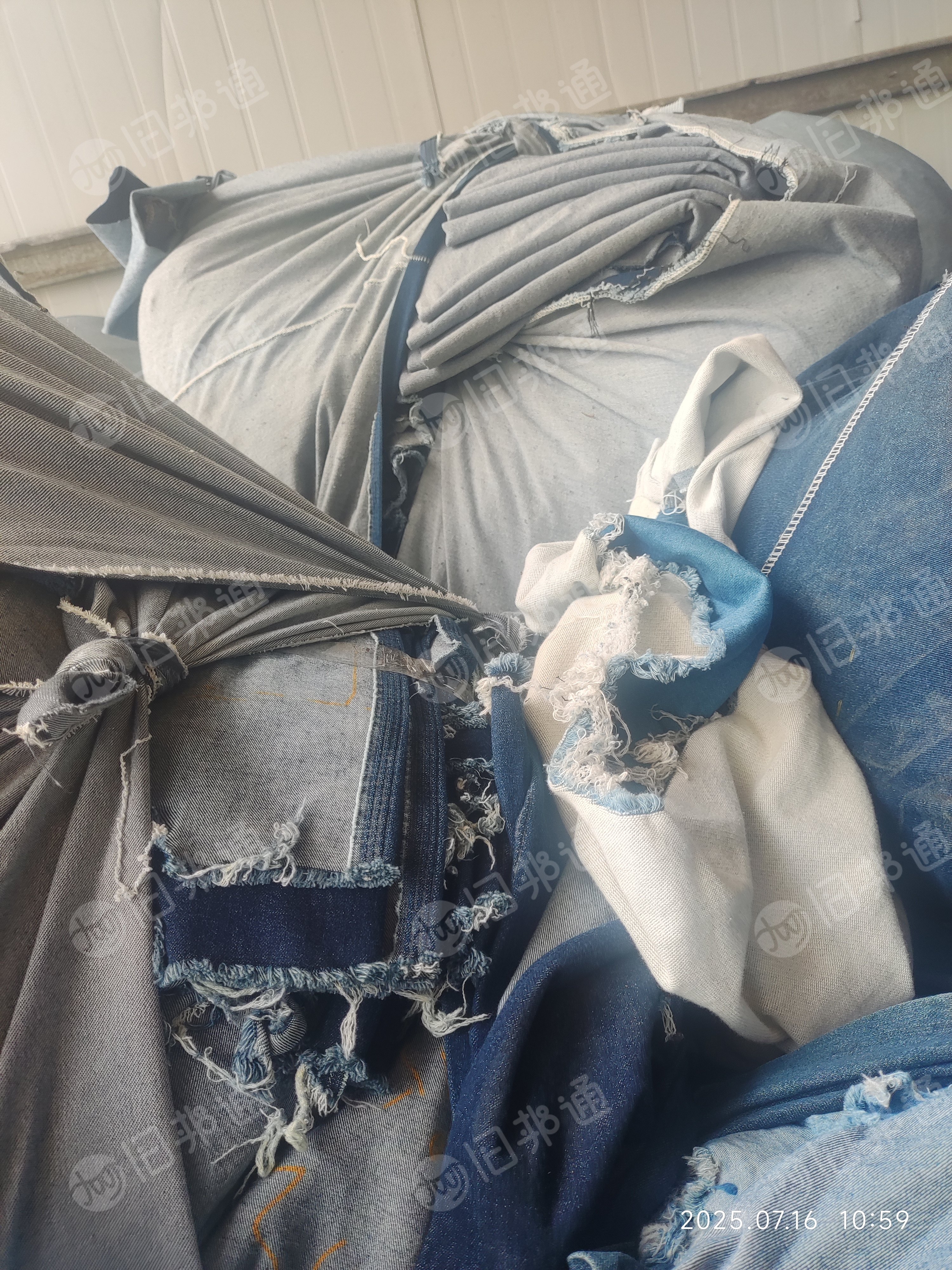 长期收购牛仔布块,布碎,涤棉牛仔废布,纯棉牛仔废布