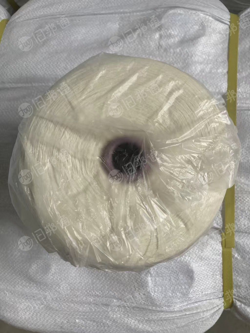 出售库存涤棉纱线，库存纱线，28支，含棉60%，现货只有2.5吨左右，货在浙江杭州