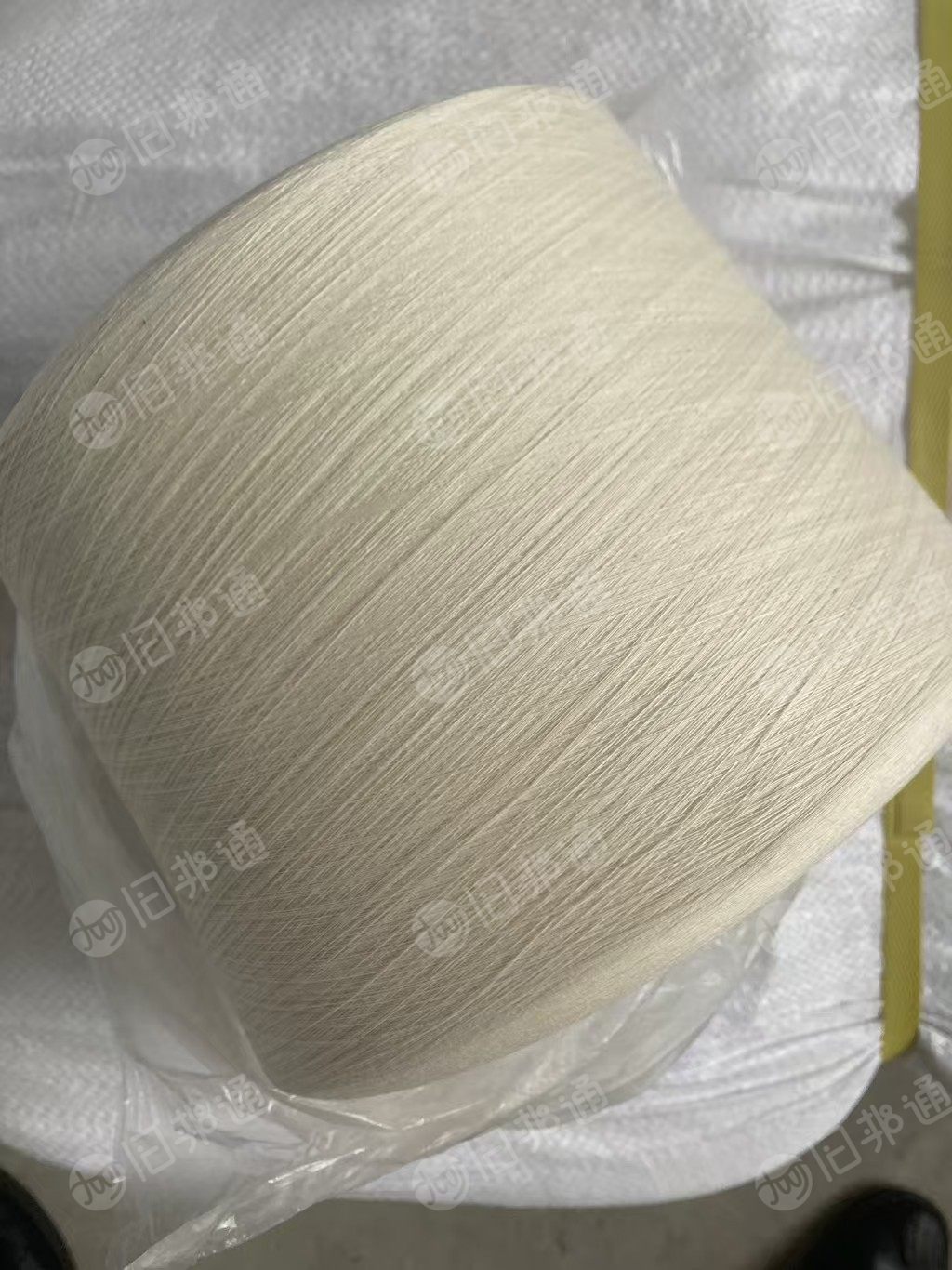 出售库存涤棉纱线，库存纱线，28支，含棉60%，现货只有2.5吨左右，货在浙江杭州