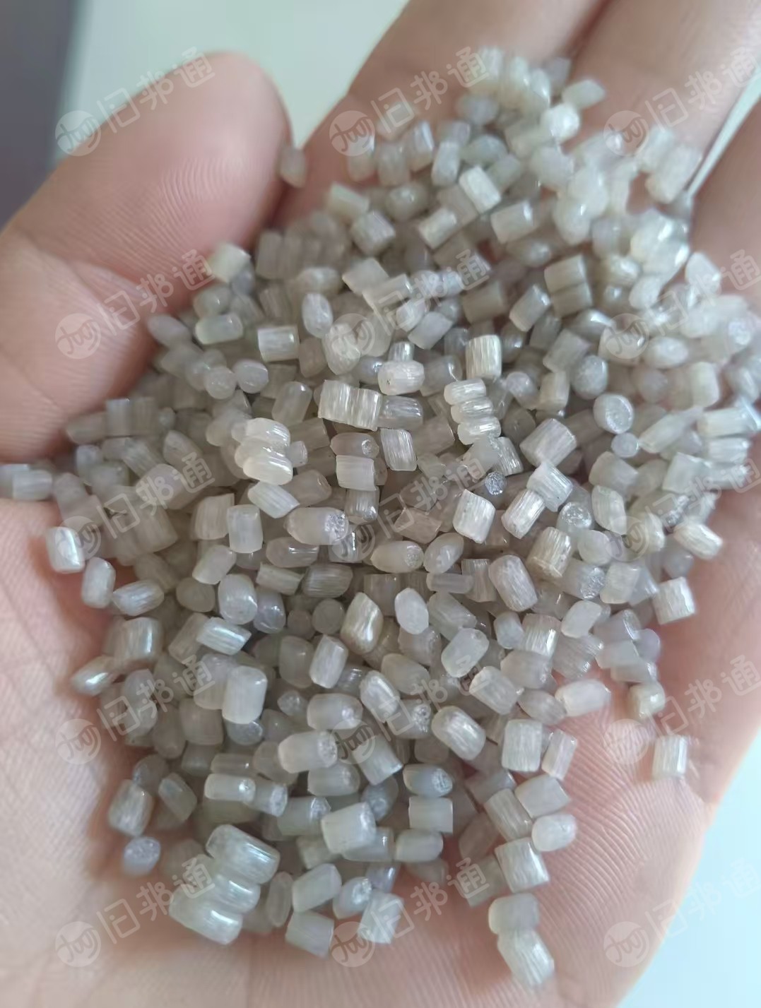 出售缠绕膜颗粒，粘膜颗粒