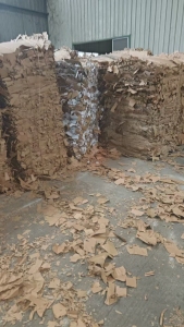 长期出售工厂下来的纯黄板纸边角料