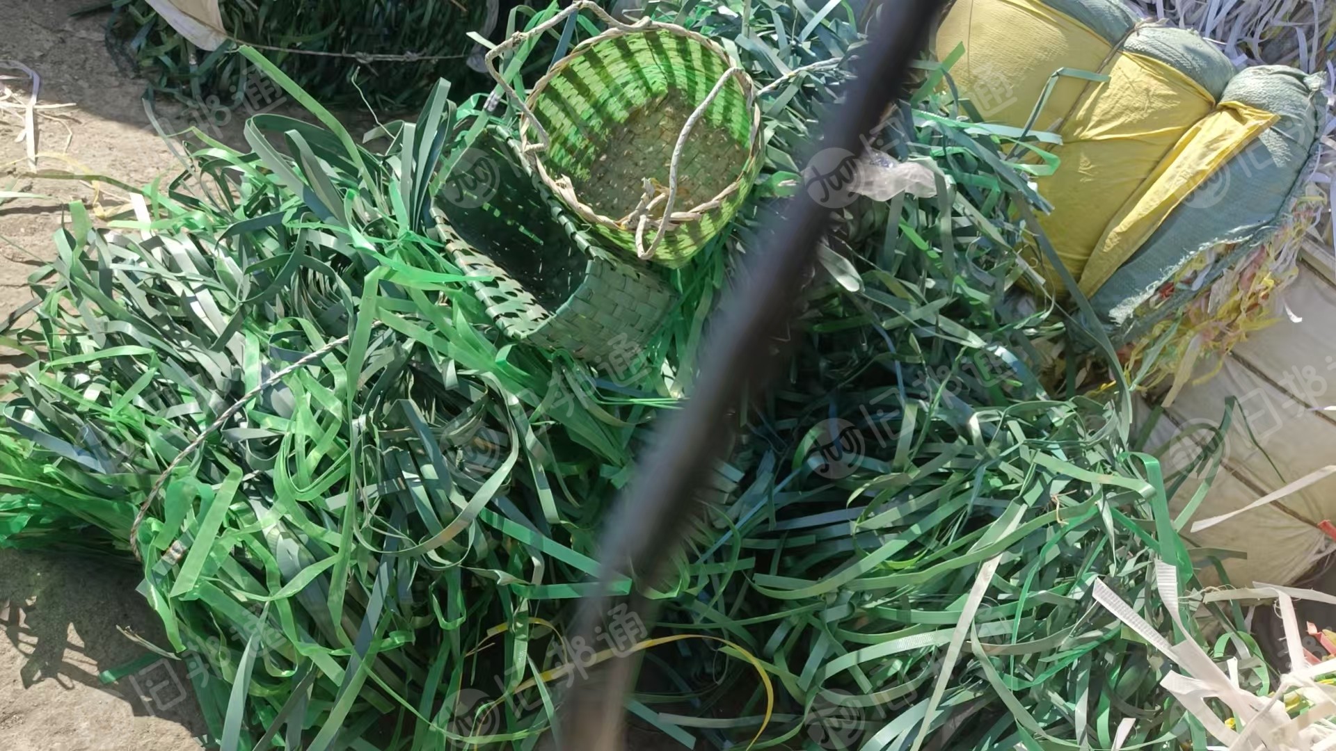 出售PET打包带毛料，现货18~20吨，干净无水