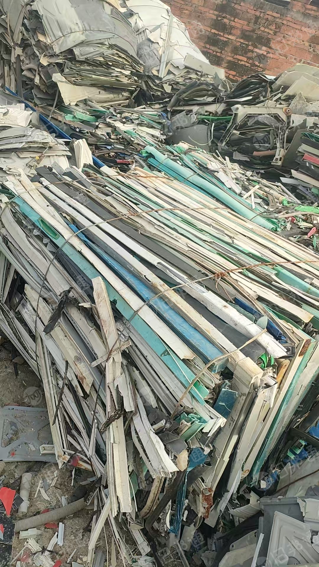 出售PVC门框毛料，是冰箱门框上下来的，现货20多吨