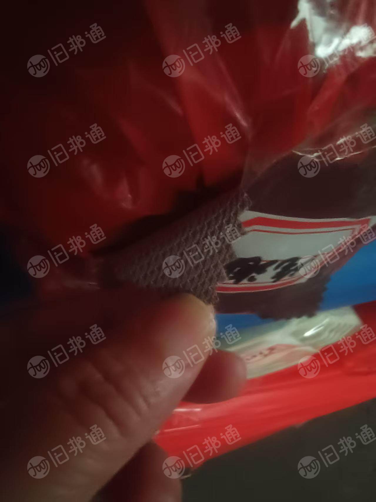 长期大量出售库存皮革,pvc皮革,汽车革,1.6米左右的多,厚度0.5到1点多都有,现货有70多吨