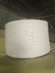 出售库存涤棉纱线，库存纱线，含棉70%，合股14支，现货有12吨左右，货在安徽阜阳