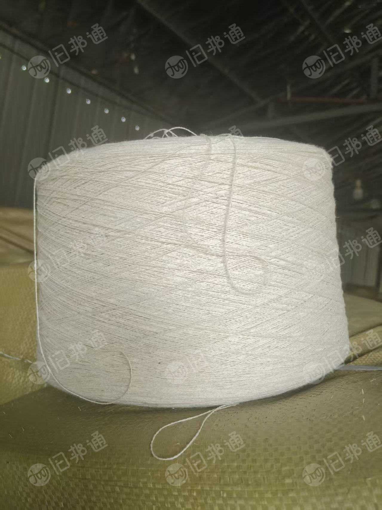 出售库存涤棉纱线，库存纱线，含棉70%，合股14支，现货有12吨左右，货在安徽阜阳