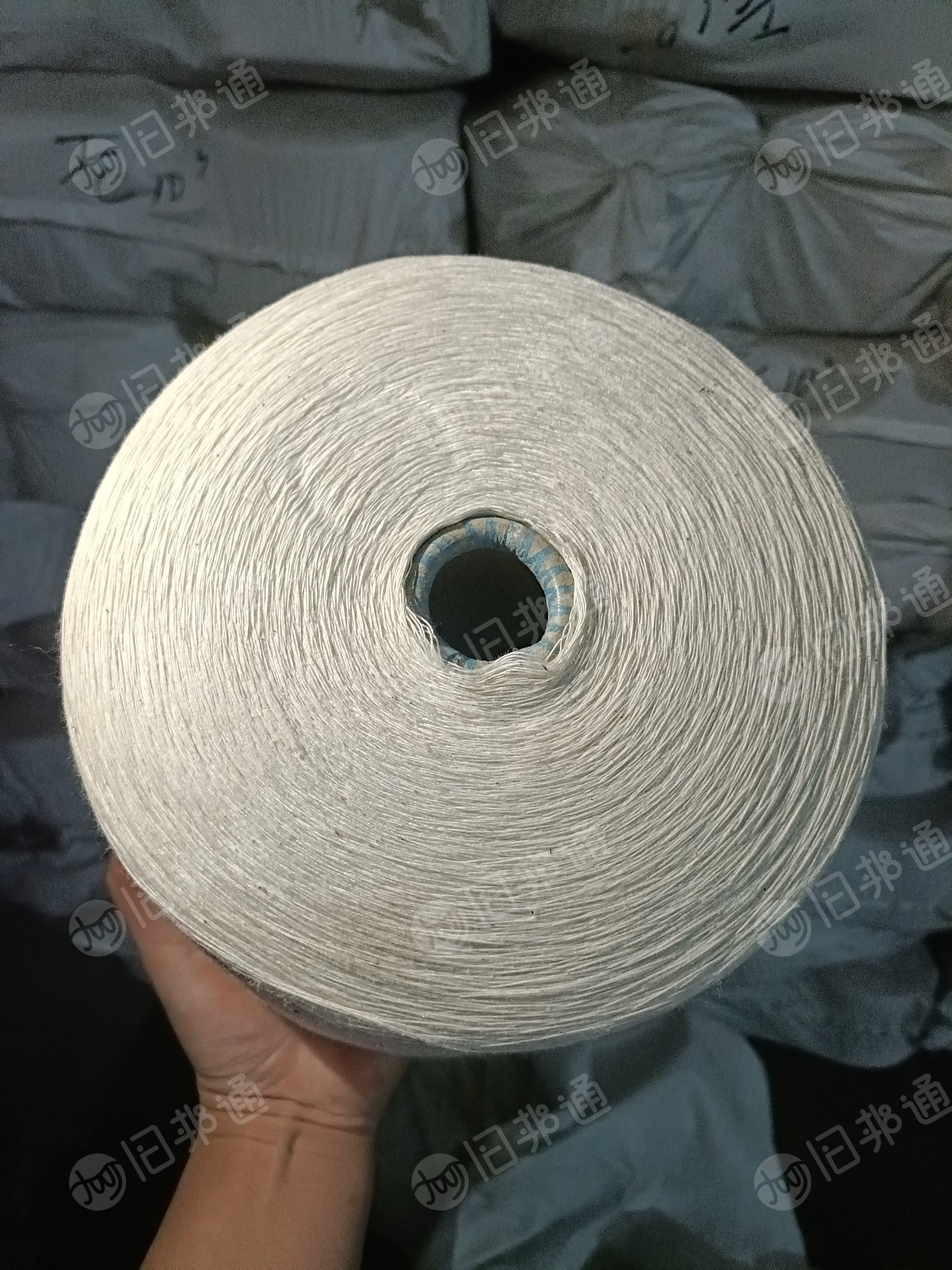 出售库存环锭纺下来的涤棉棉纱，库存棉纱，含棉70%，10支，现货有40吨，货在浙江绍兴